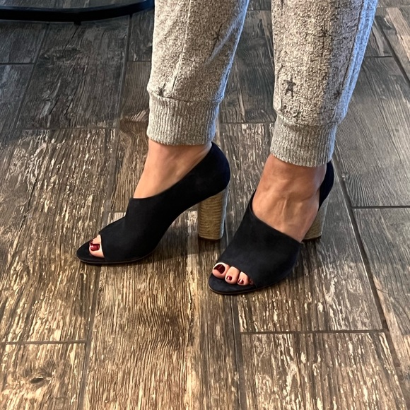 Vince Suede Navy Heels - Picture 13 of 13